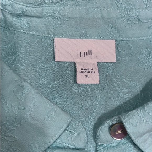J. Jill Floral Embroidered One-Pocket Button Up Shirred-Back Shirt Sea Mist XL - Picture 8 of 9
